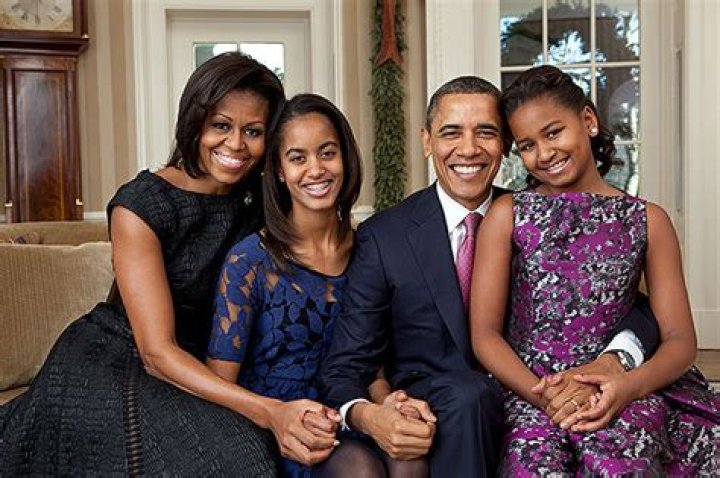 Barack Obama Pays Tribute To Malia Obama For Her 25th Birthday: Photo – Hollywood Life