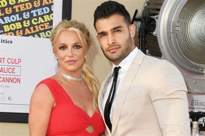 Britney Spears’ Boyfriend Sam Asghari Professes His Love In Big Eye Video – Hollywood Life