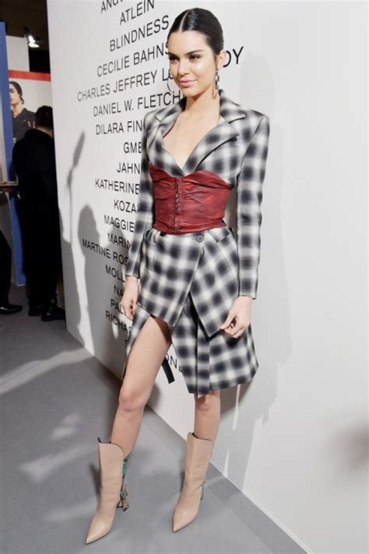 Celebrities Wearing Corset Belts: PICS