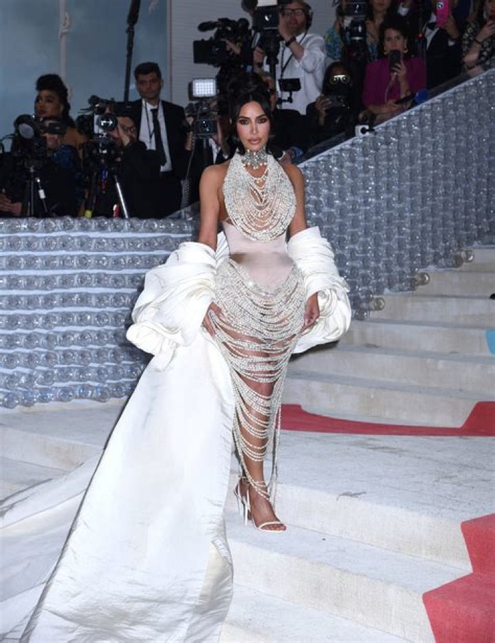 Kim Kardashian’s Sexiest Red Carpet Photos Of All-Time – Hollywood Life