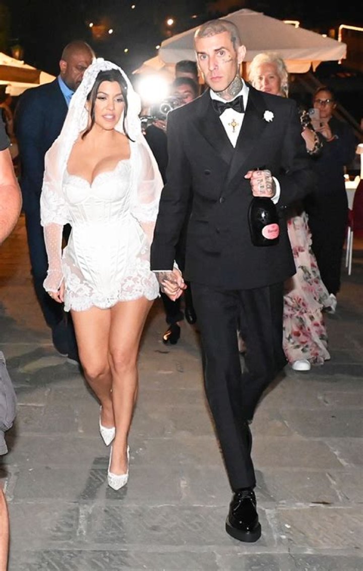 Kourtney & Kim Fight About Her Wedding In ‘The Kardashians’ Trailer – Hollywood Life