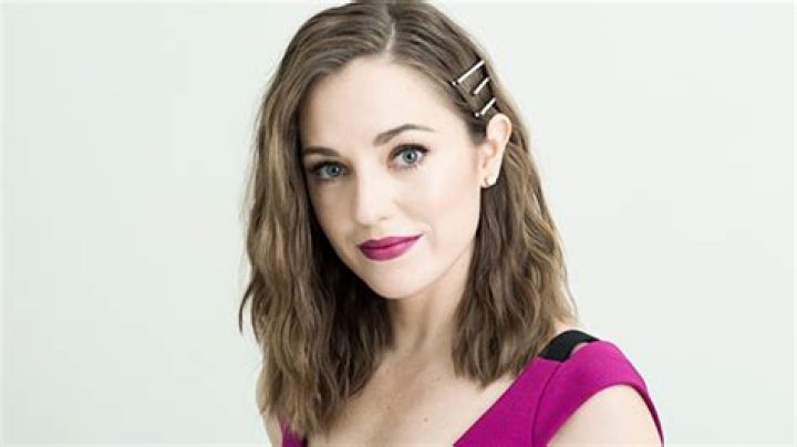 Laura Osnes Talks New Hallmark Movie, ‘In The Key Of Love’ – Hollywood Life